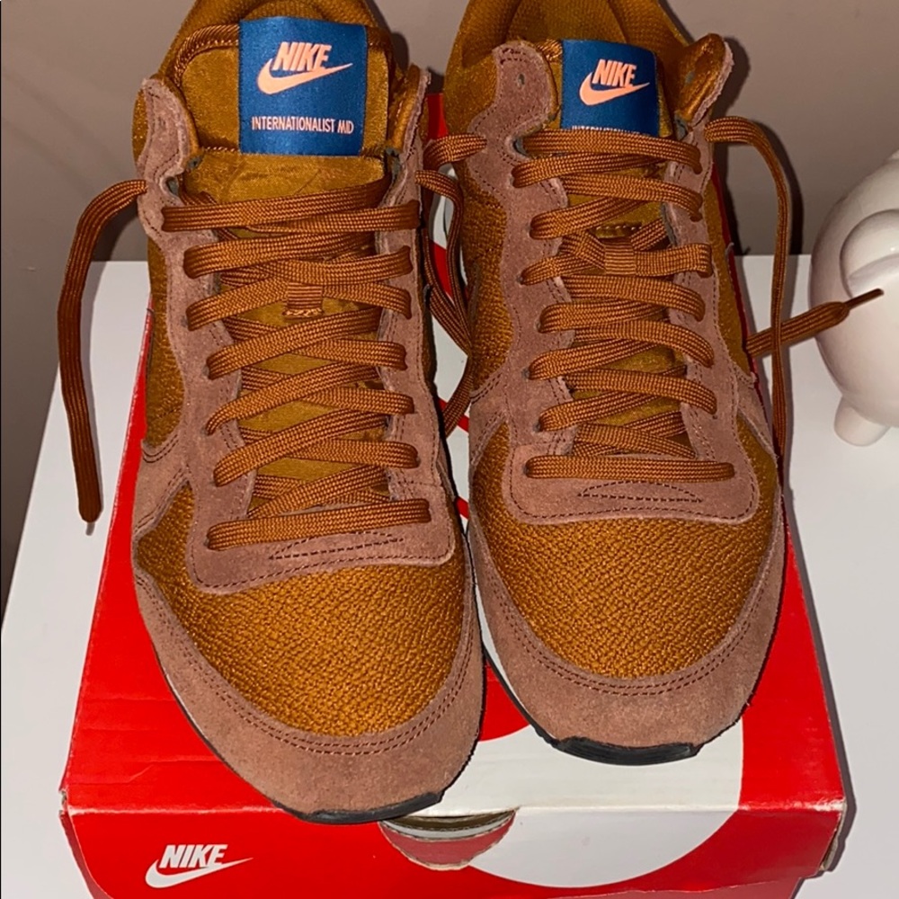 Women’s Nike Internationalist Mid